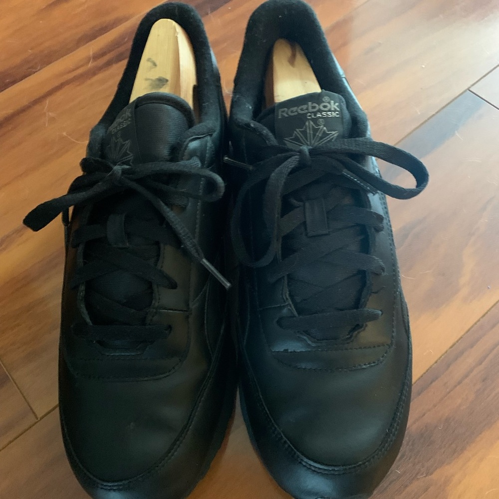 Men’s Reebok Black Classic Shoe Size 10 Like New!